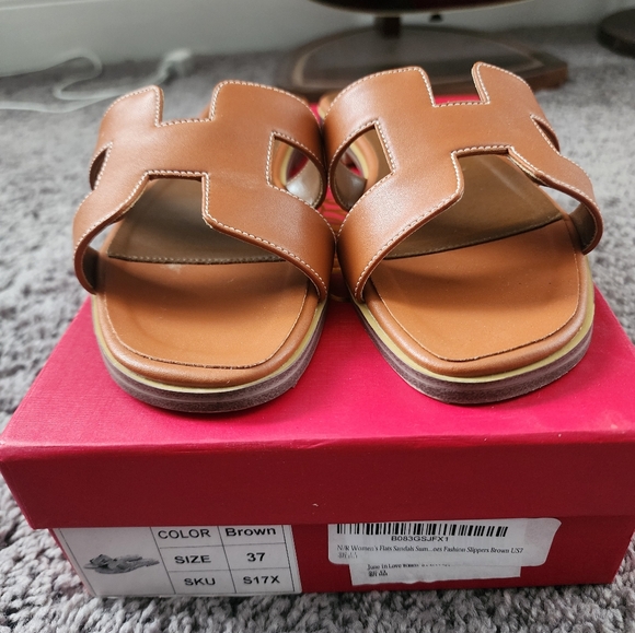 H Sandals - Picture 4 of 4